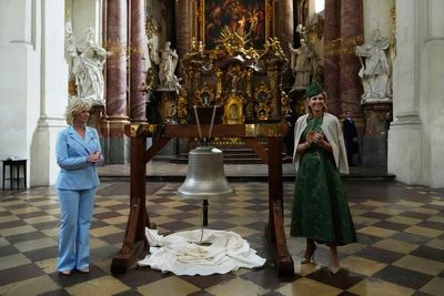 The Dutch queen unveils a bell made from Russian weapons to show solidarity with Ukraine