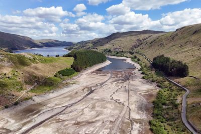Reservoir levels across England drop to new lows after driest spring since 1893