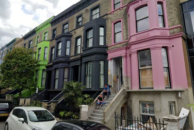 Fed-up Notting Hill residents paint famous colourful houses black to deter influencers