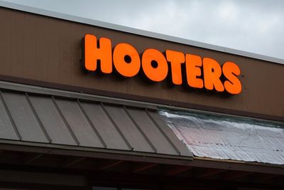 These 30 Hooters restaurants are closing after iconic chain announces bankruptcy