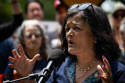 Democrats denounce Trump’s ‘reckless’ and ‘discriminatory’ travel ban