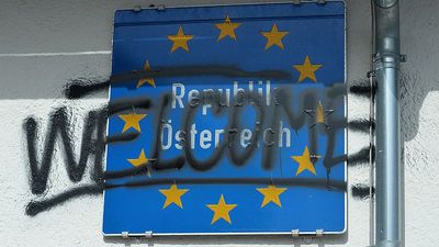 Migration past crisis peak but still a big issue, says agency chief