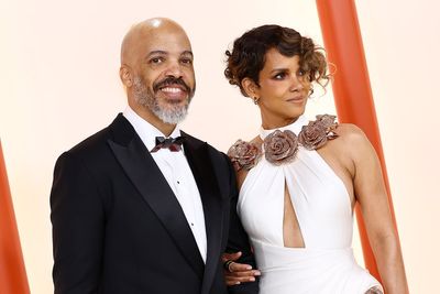 Van Hunt proposed to Halle Berry, but the Catwoman actor put engagement ‘on hold’