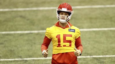 Patrick Mahomes Broke Out A Sweet Behind-the-Back Pass at Chiefs OTAs