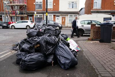 Bin workers in Birmingham vote to continue strikes over pay and jobs