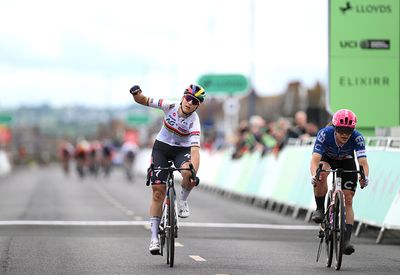 Tour of Britain Women: Kim Le Court outduels Kristen Faulkner to capture stage 1 and opening lead