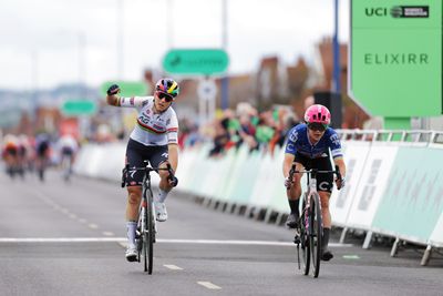 Kim Le Court powers to victory on stage one of Tour of Britain Women after escaping with Kristen Faulkner