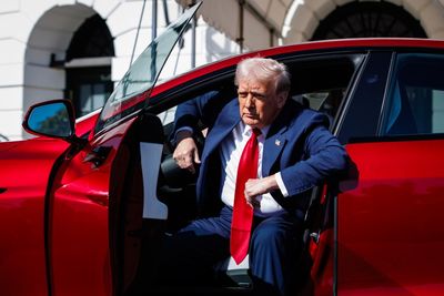 Tesla share plunge amid Trump feud wipes $152bn off Elon Musk’s company