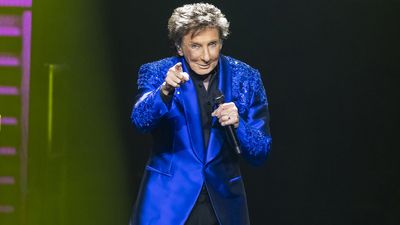 “They start the song and then they just… it feels like a run-on sentence to me. I can’t find the hook. I can’t find the chorus. It just keeps on going, and then it ends”: Barry Manilow says that songwriting has changed, but he won’t be changing with it