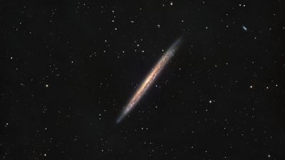 The Knife Edge Galaxy cuts a sharp profile in new amateur portrait (photo)