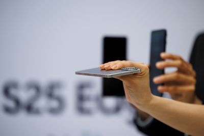 Samsung claims the S25 Edge is a "flagship" device, and it might have a point