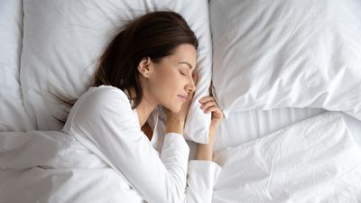How much sleep do women need to feel healthy and well rested?