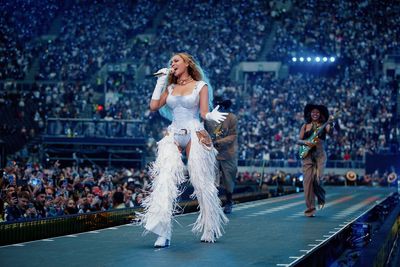 Beyoncé praised for ‘effortless’ recovery from wardrobe malfunction on Cowboy Carter tour
