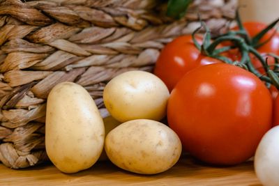 The One Plant You Shouldn’t Put Next to Tomatoes – According to Gardeners