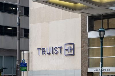 Truist Financial Stock: Is TFC Underperforming the Financial Services Sector?