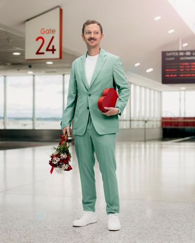 Love at first flight: can I find a date at the airport?