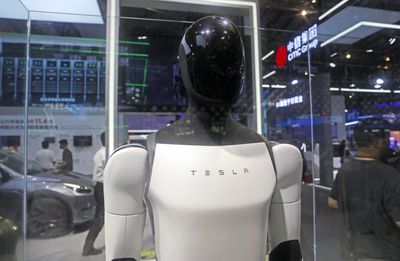 Departure of Tesla's humanoid robot boss caps tough week for Elon Musk, amid bitter fallout with Trump