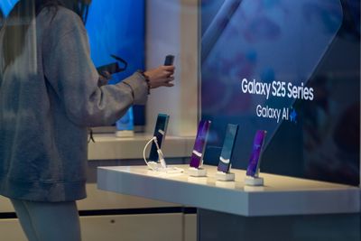 Mint Mobile Is Offering $440 Off Samsung and Google Phones Plus Half Off Unlimited Plans for Two Years