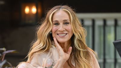 Sarah Jessica Parker’s breezy white shirt is the effortless summer staple we all need