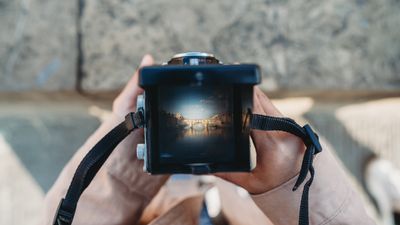 Retro cameras are trendy. But the old school feature I really want to see make a comeback? The waist-level finder