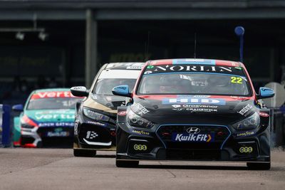 BTCC Thruxton: Smiley pips Ingram to fastest time in free practice