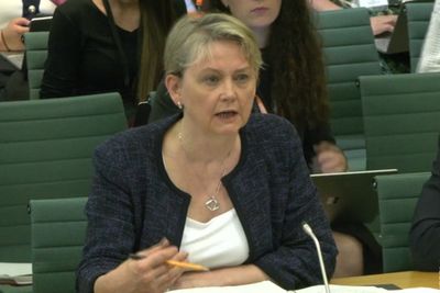 Government stalling in efforts to cut foreign aid spent on asylum seekers