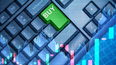 Why This Statistical Edge Favors CRWD, JNJ and LULU For the Coming Week