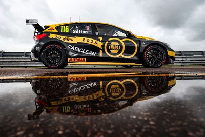 BTCC Thruxton: Sutton ends pole drought in rainy qualifying