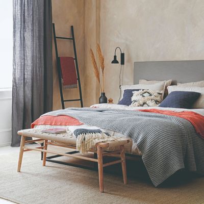 How many sets of bedding should you have? This is the exact number of sheets, pillowcases, and duvet covers you need, according to experts
