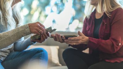 A Financial Expert's Tips for Lending Money to Family and Friends
