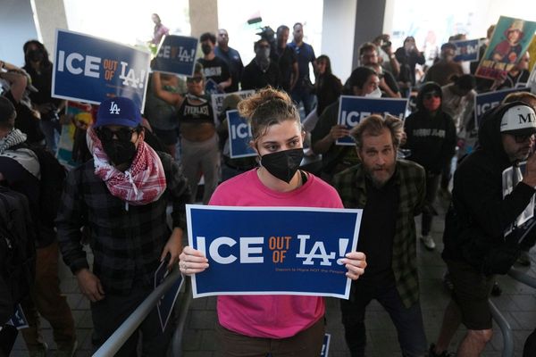 Immigration authorities extend activity in Los Angeles area amid street protests