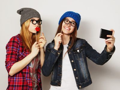 7 Style Mistakes Teen Girls Keep Making—And What Parents Should Really Do About It