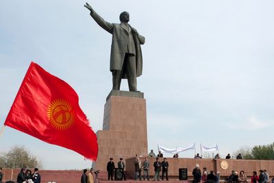 Central Asia’s largest Lenin statue taken down to be replaced by flagpole