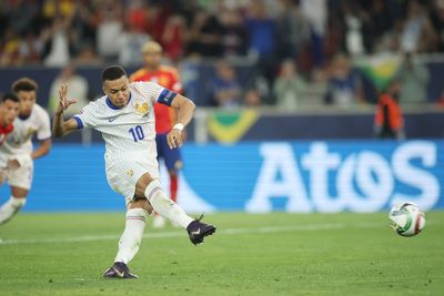 Mbappe’s 50th international goal gives France third-place finish at Nations League