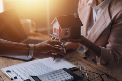 Unwed and Buying Homes Together: 7 Reasons It’s a Terrible Idea