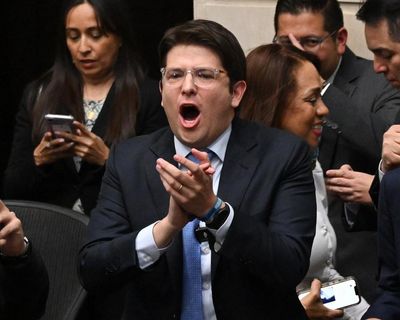 Shot Colombian presidential candidate survives emergency surgery