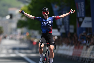 Volta a Catalunya Femenina: Demi Vollering claims overall victory, leads out teammate Loes Adegeest to stage 3 win