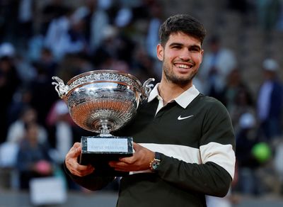 Alcaraz beats Sinner to win epic 2025 French Open men’s singles final