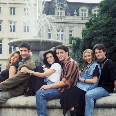 Lisa Kudrow Has Credited One Friends Co-Star for Looking After Her on Set