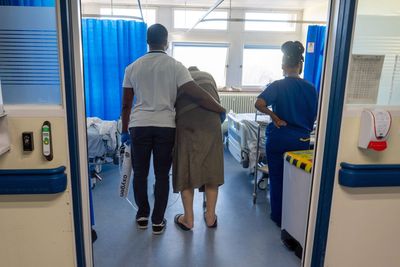 NHS spends £1.8bn a year on private firms, says GMB in call to end outsourcing