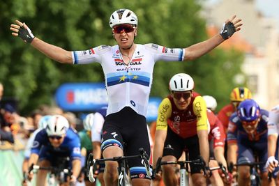 Brussels Cycling Classic: Tim Merlier powers to dominant sprint win