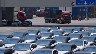 China says its exports to the US have plummeted ahead of trade talks