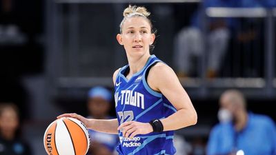 Chicago Sky's Courtney Vandersloot Out for Season With Torn ACL After Shocking Injury vs. Fever