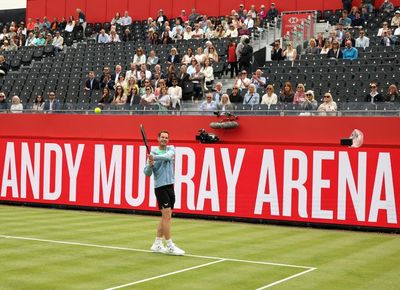 Andy Murray apologises on Queen’s Club court named after him for his ‘diabolical’ tennis