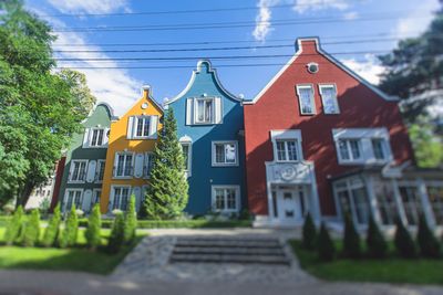 9 Neighborhood Features That Lower Your Home’s Value Instantly