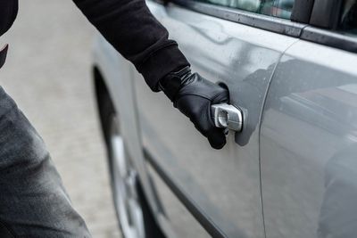Couple ‘steal back’ their own car after police didn’t know when they could investigate
