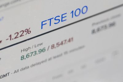 FTSE 100 dips while markets watch for US-China talks progress