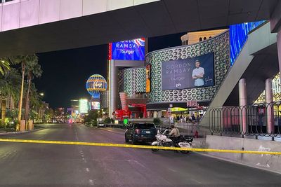 2 people killed in shooting on Las Vegas Strip near Bellagio fountains, police say