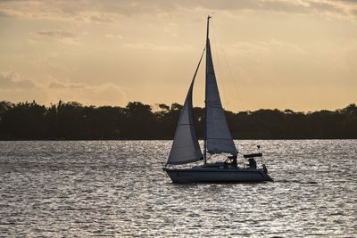 Woman Who Can't Swim Thrown Into River by Boyfriend Before He Fled on Yacht: Police