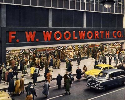 10 Retail Stores That Only People Born in the 20th Century Will Remember